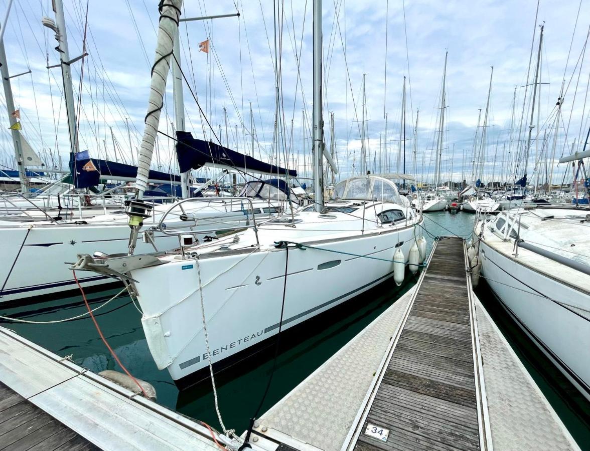 Nuit Insolite Sur Un Voilier Linge Et Menage Inclus La Rochelle  Bagian luar foto